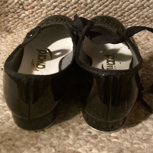 Award Black Patent Leather Tap Shoes - Picture 11 of 12